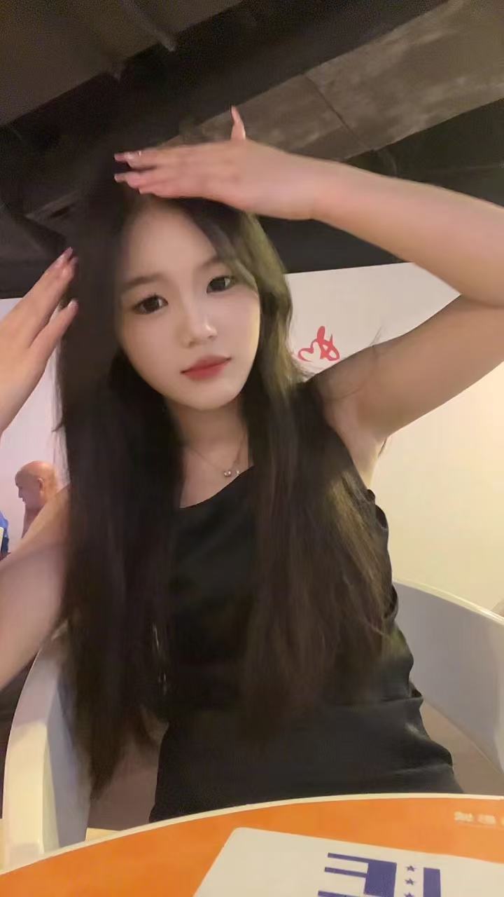 18岁小美女制服丝袜应有尽有