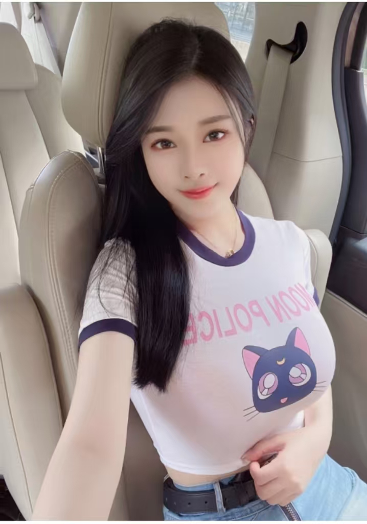 性格活泼，姿势随意