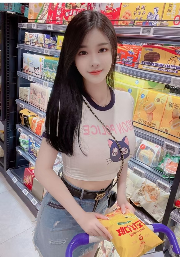 性格活泼，姿势随意