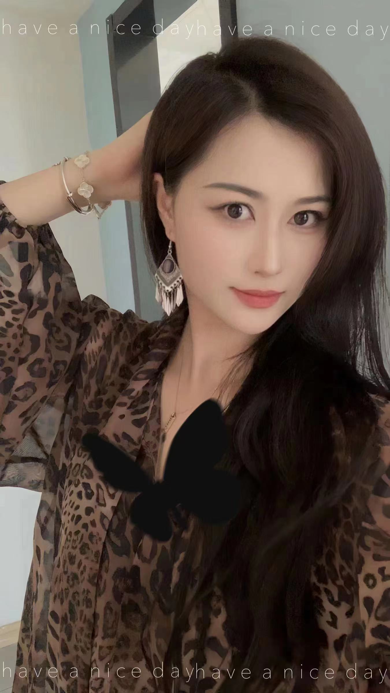 建邺漂亮白嫩大美妞艾菲