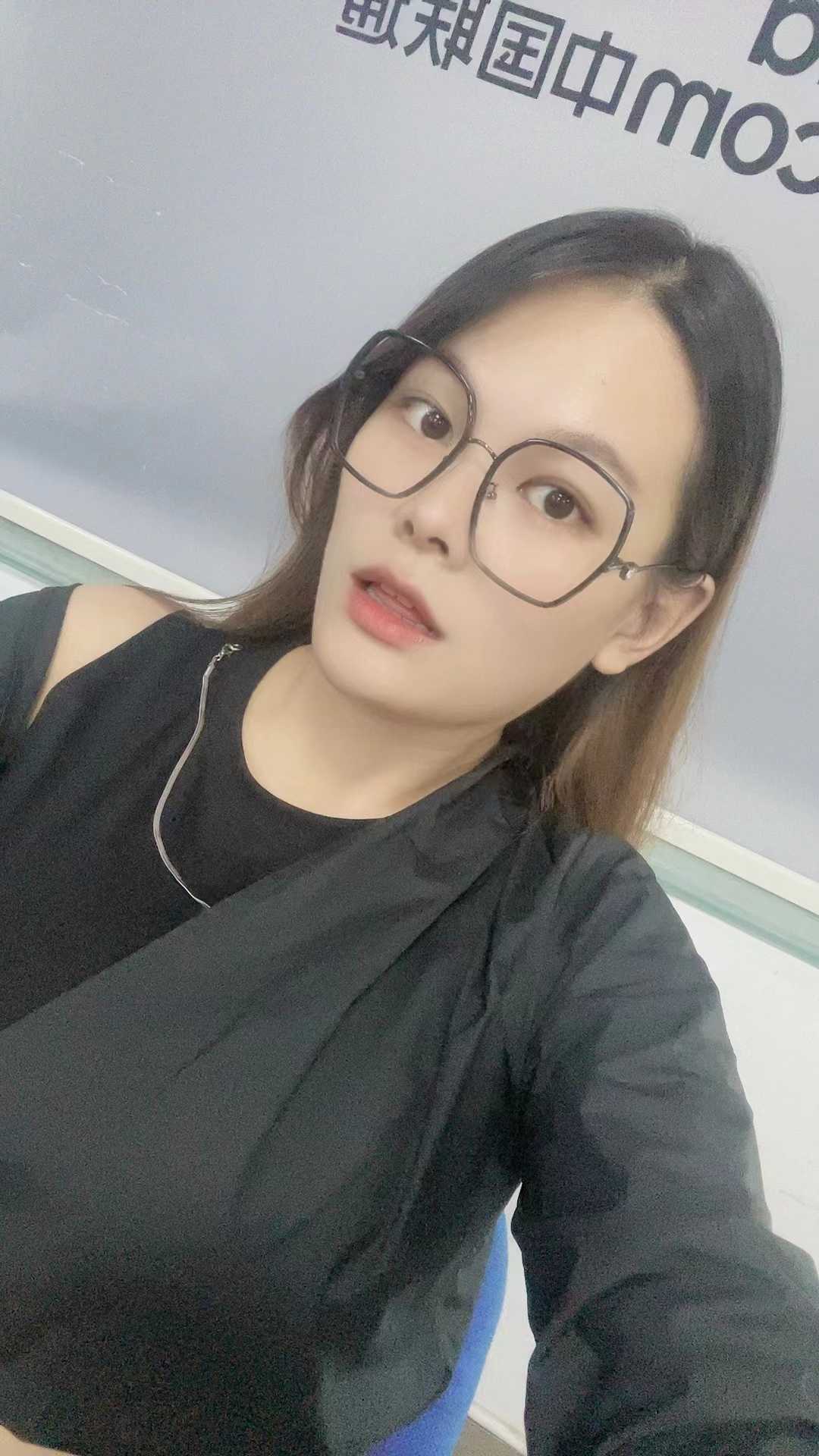 开福区很欲的眼镜小姐姐