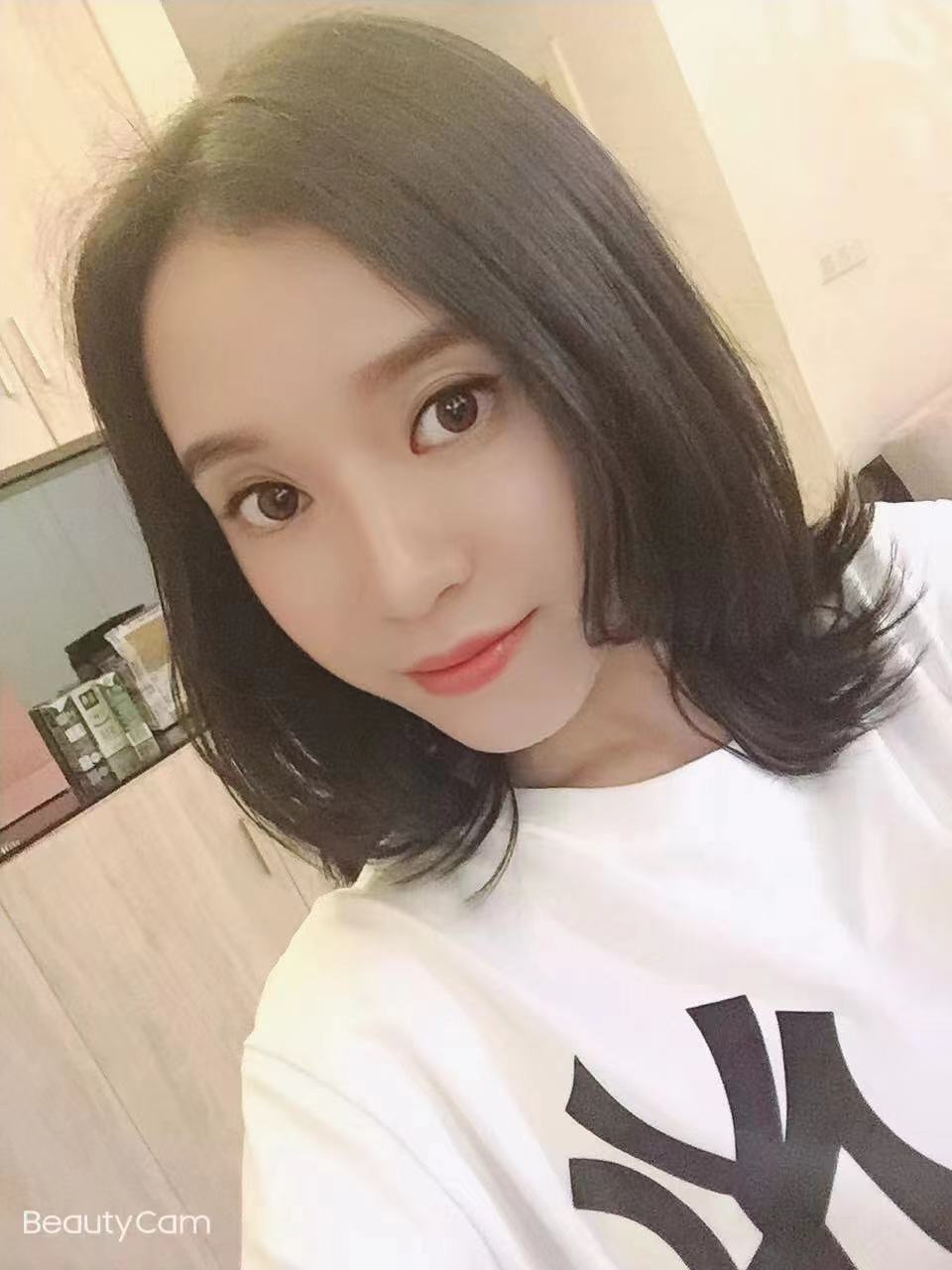 *桥白皙丰满短发欲女妮妮