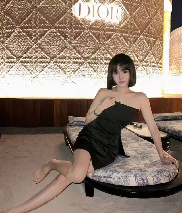 雨花甜美火辣短发辣妹