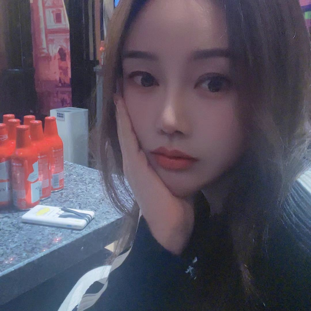 静安不胖不丑不机车，大长腿身材还不错的服务系老师