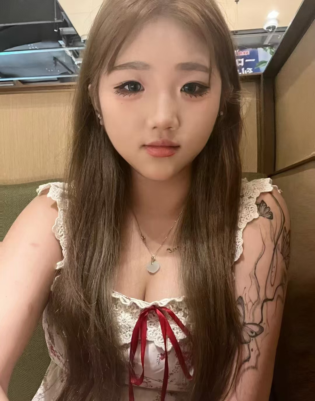 南山纹身大奶瓶辣妹