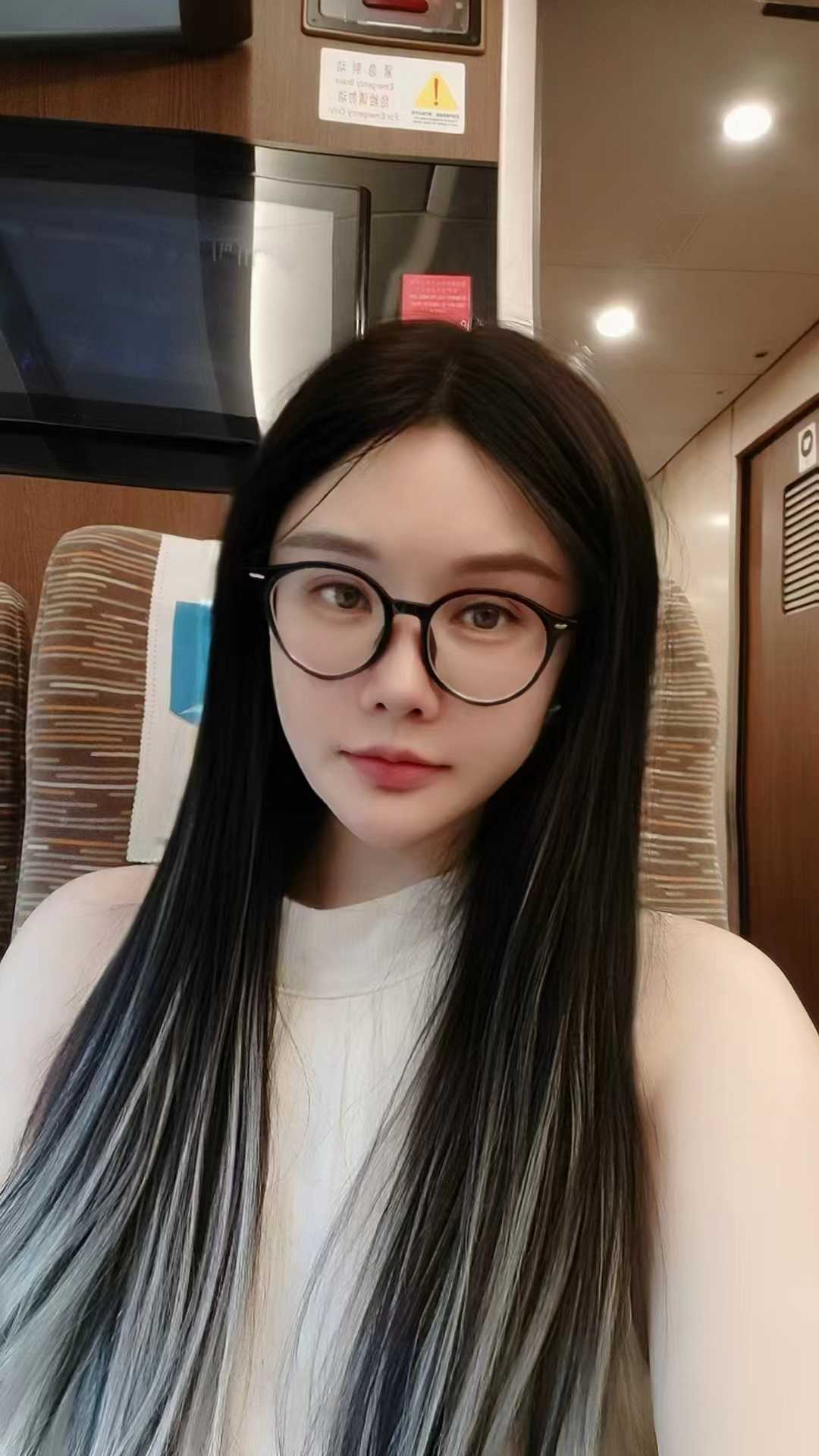 武昌白嫩纯欲嫩妹小北鼻