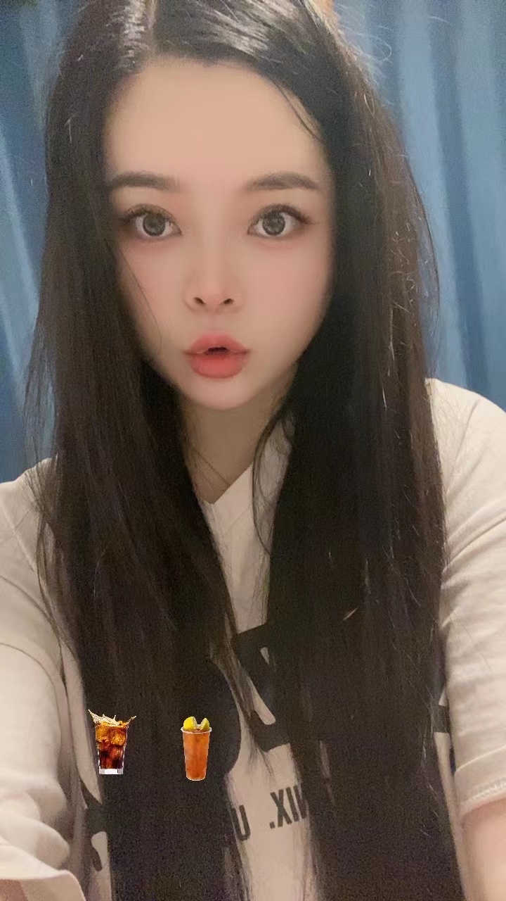 刚入驻的啵啵妹