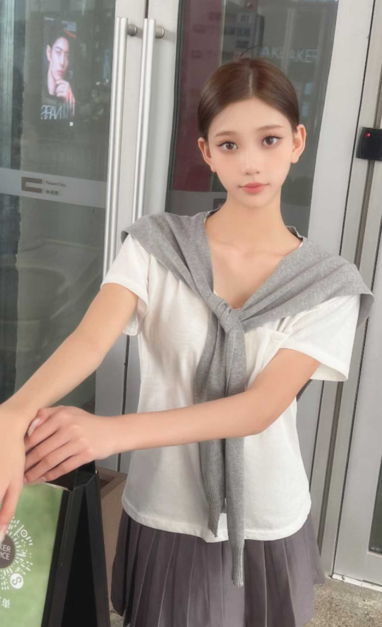 个人兼职小姐姐，身材凹凸有致