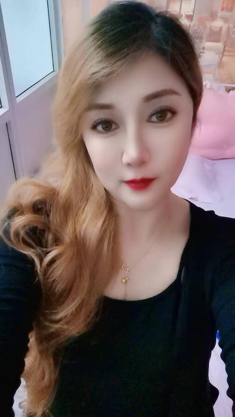 布吉纯欲艳舞微胖美少妇