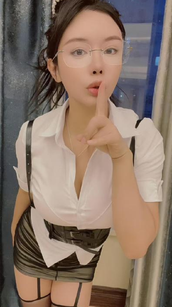 江宁热辣风情眼镜少妇