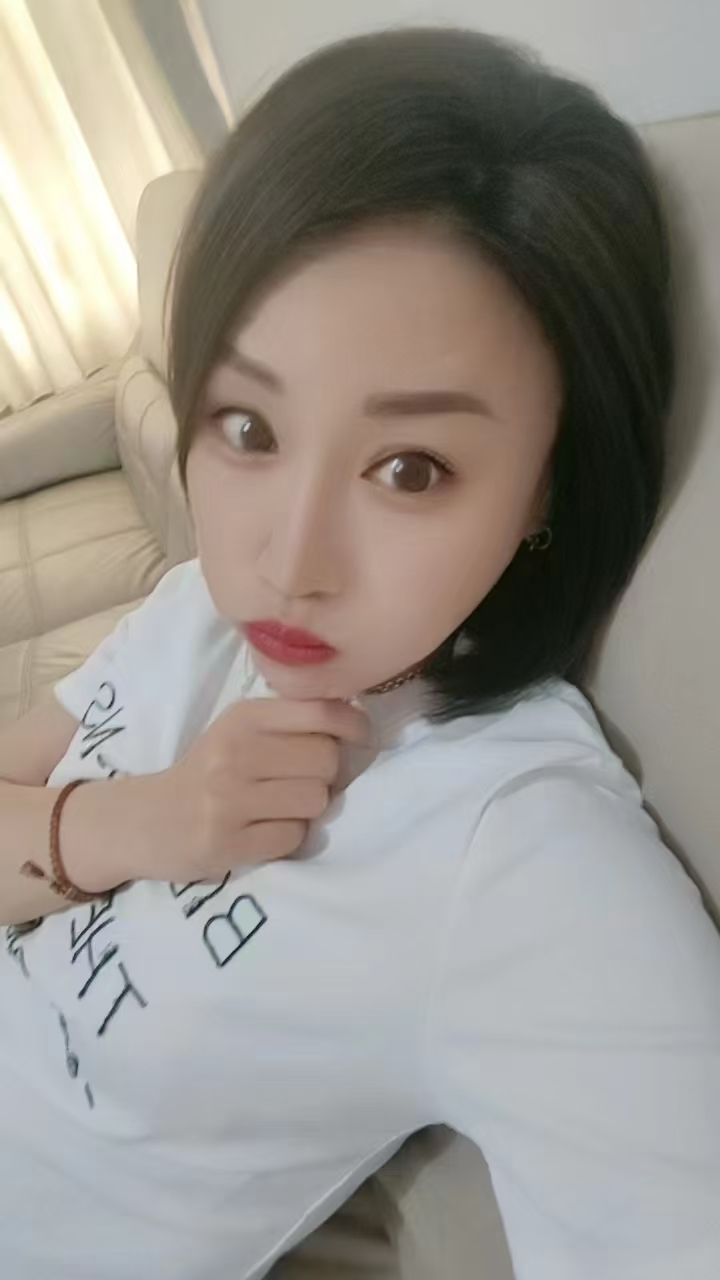 华润万家附近短发气质御姐