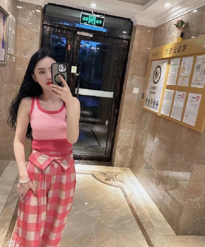 西山个人兼职气质美妞