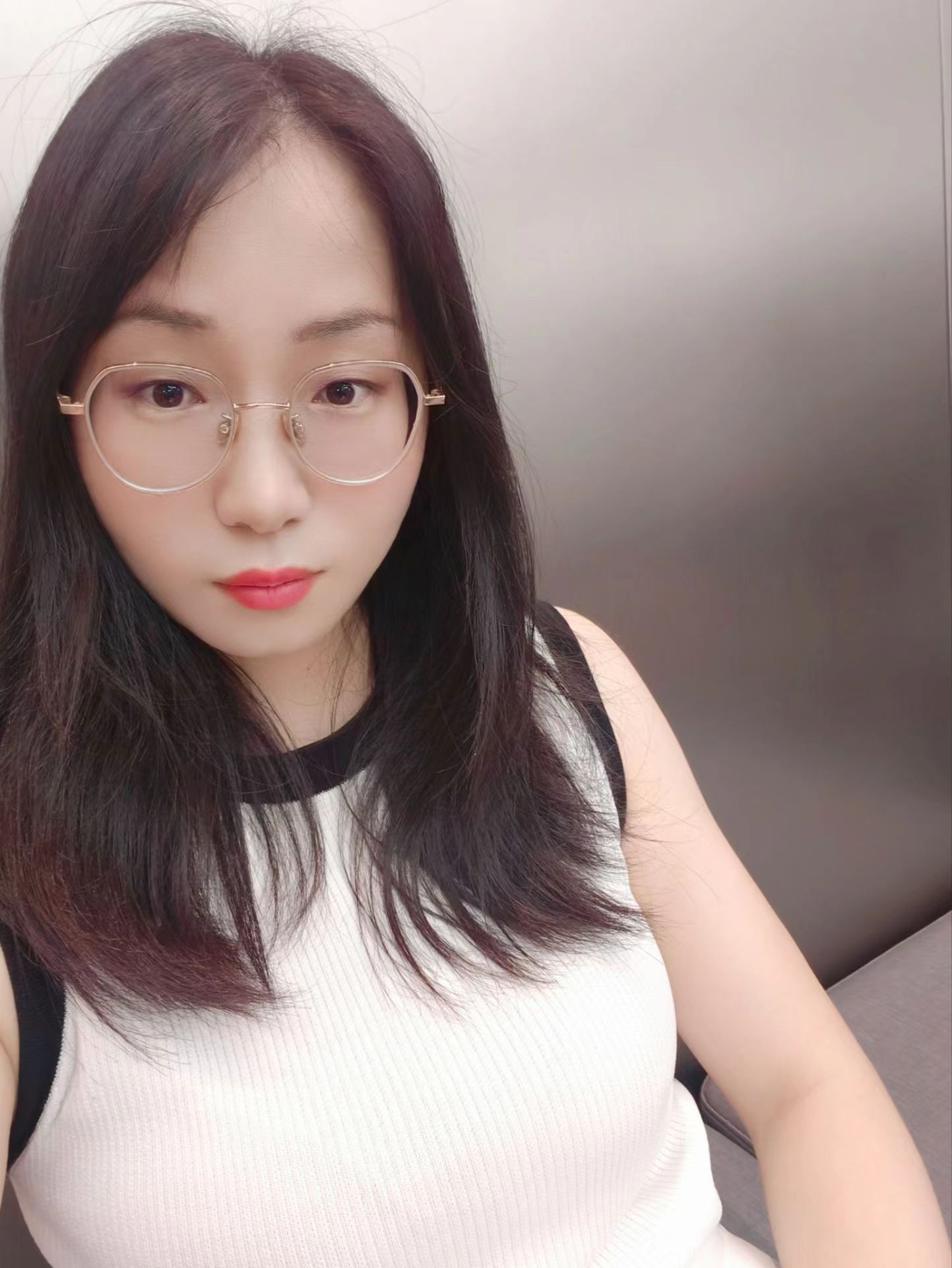 未央区妩媚眼镜少妇