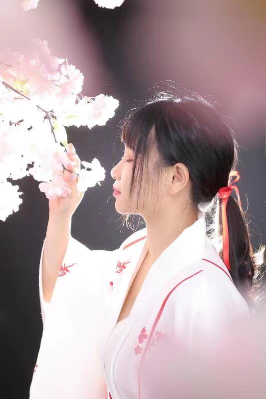 未央区妩媚眼镜少妇