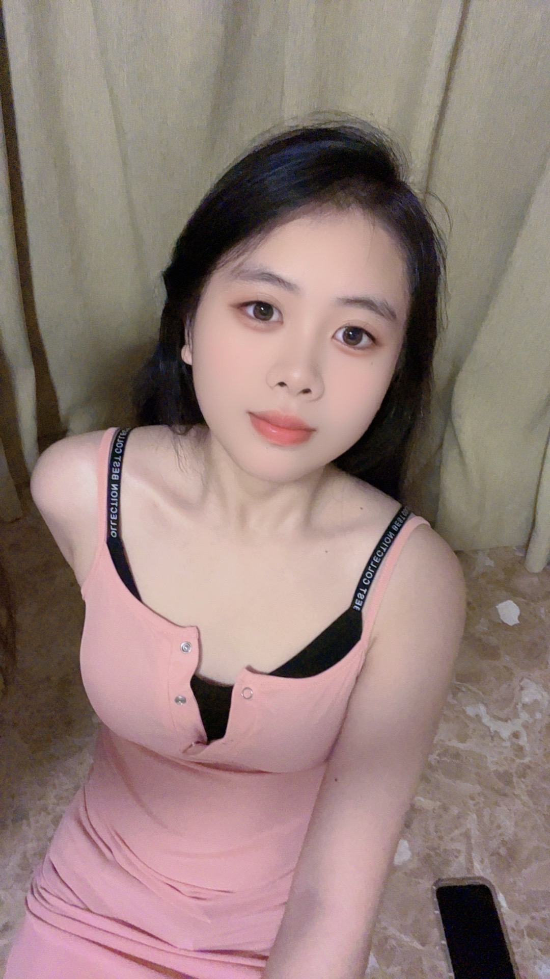 三点粉嫩兼职小姐姐