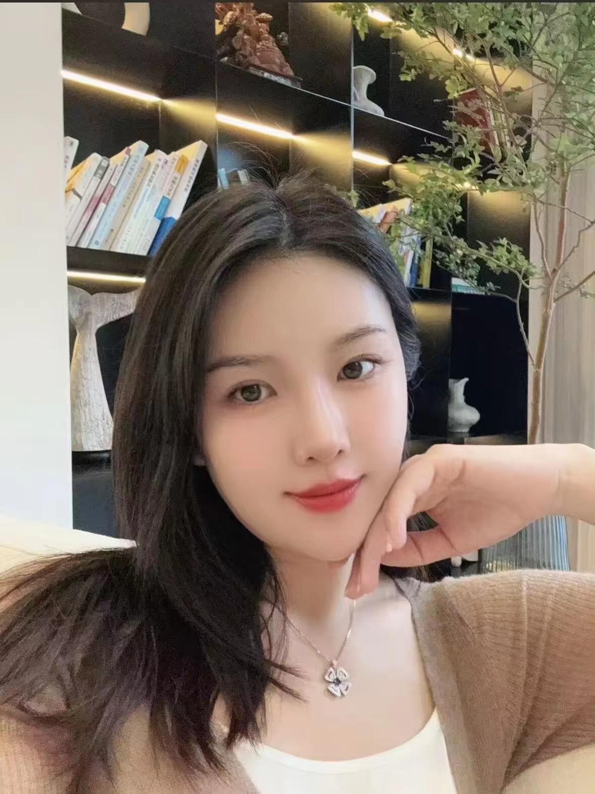 宝安白嫩撩人佳佳妹