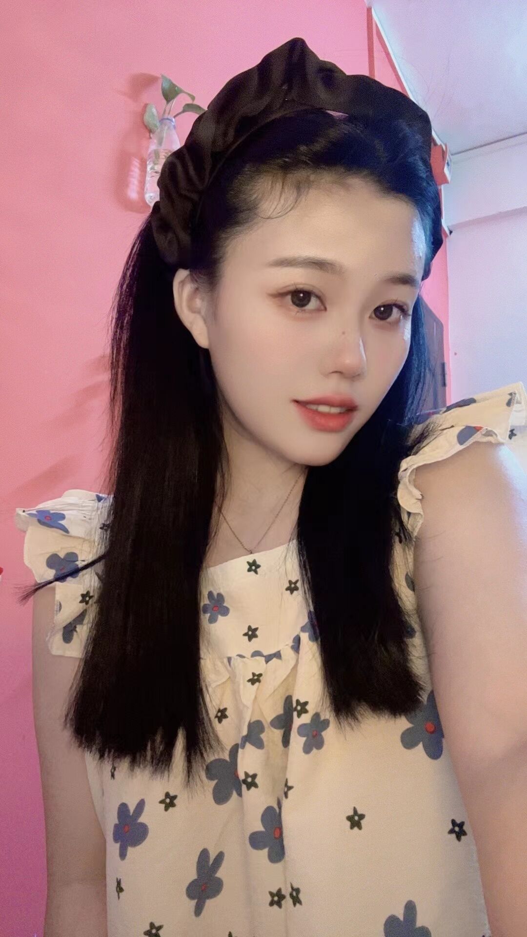 南山沫沫刚下海