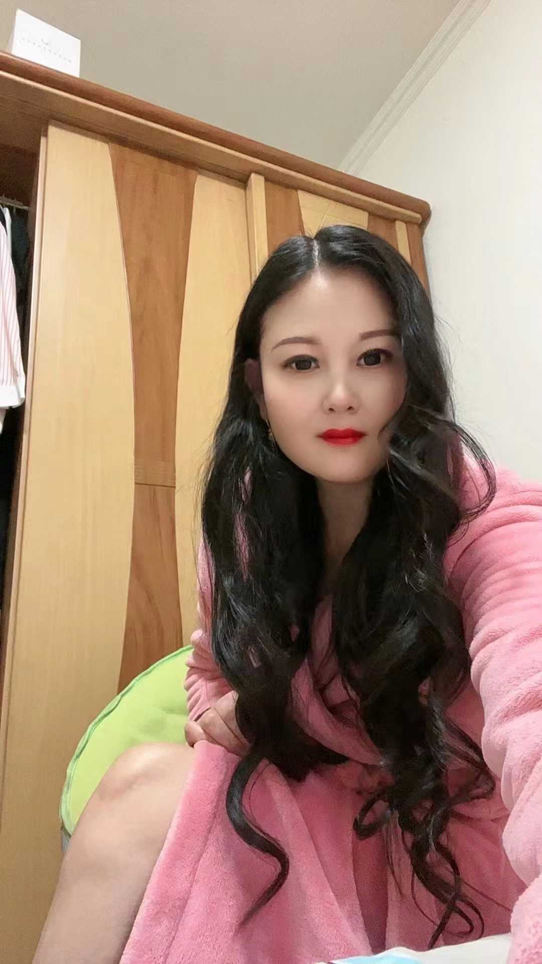 园区风情少妇艾米丽