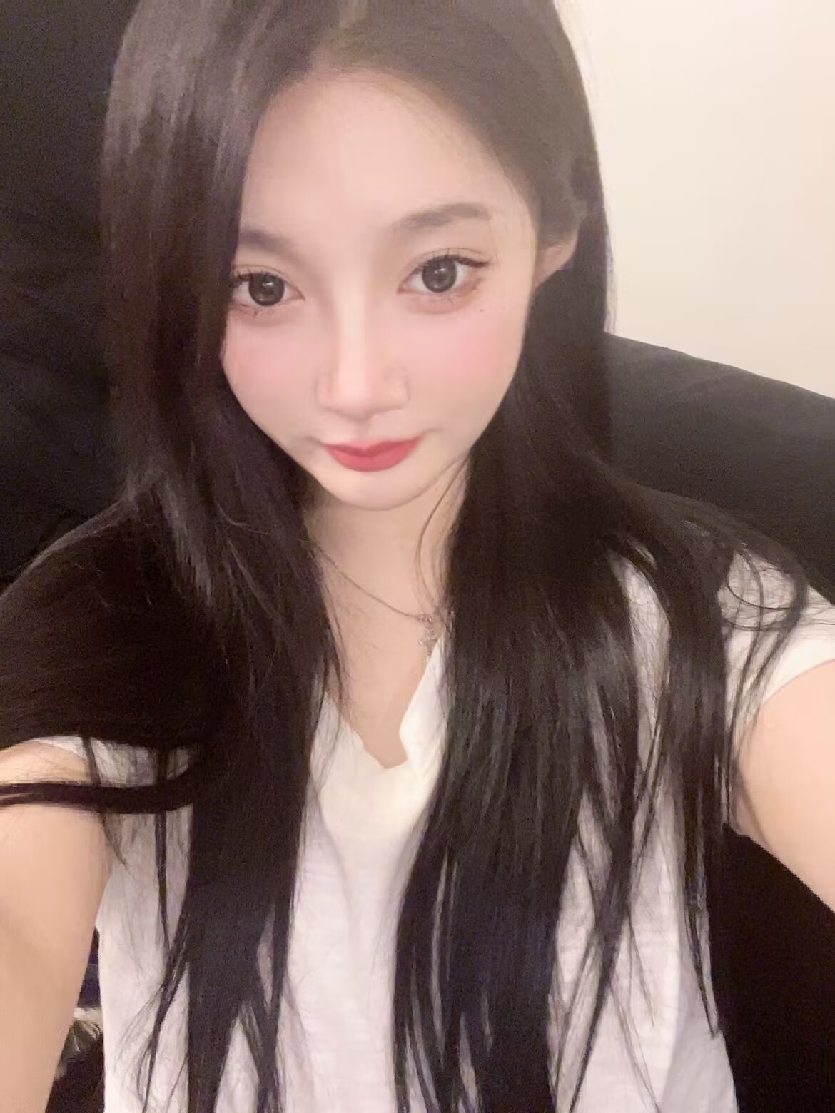 反差女，很装，很欠抽