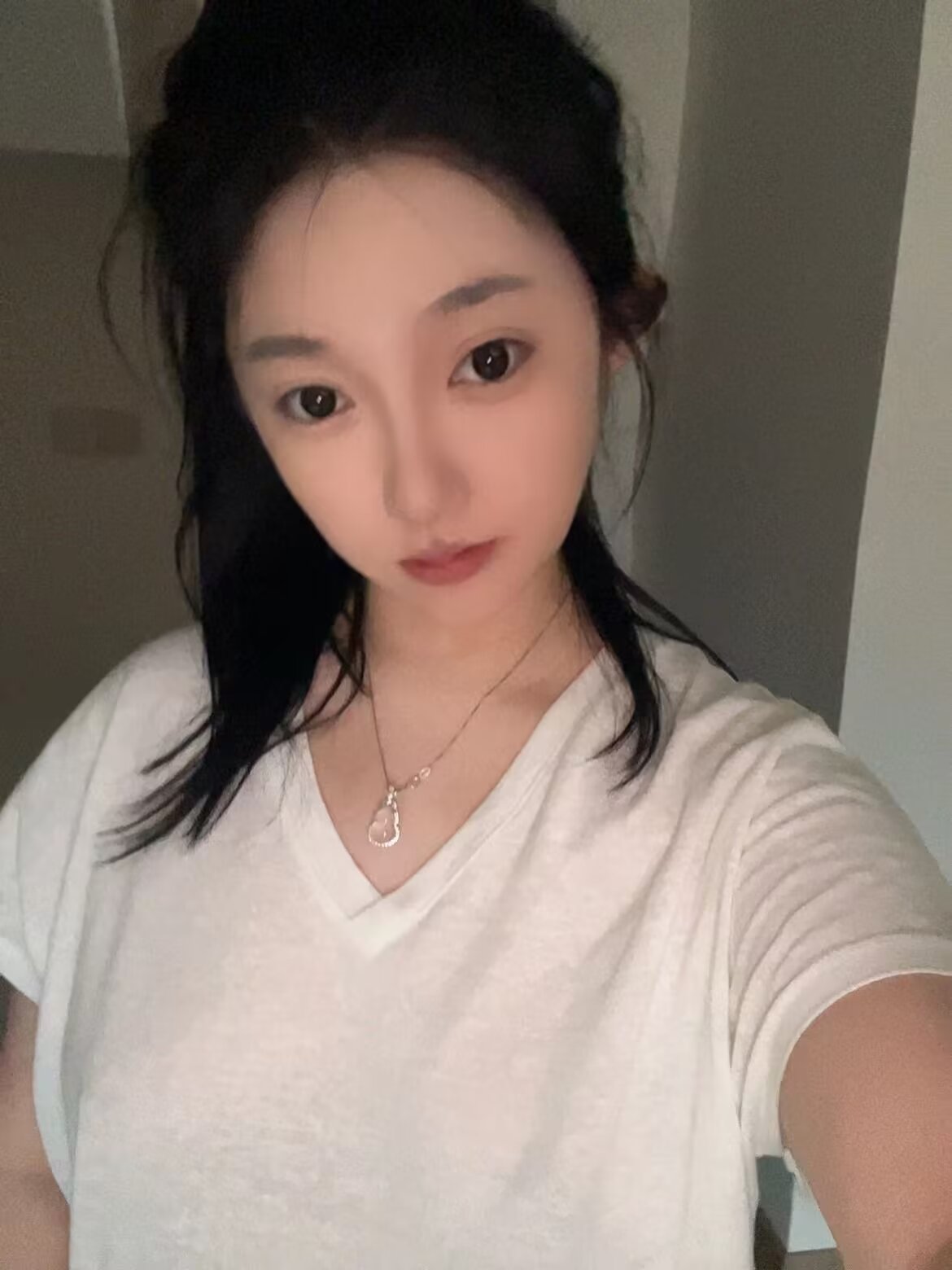 反差女，很装，很欠抽