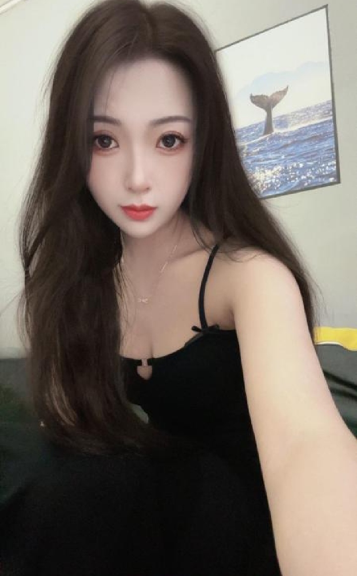 武侯白嫩尤物 she~吻琳琳