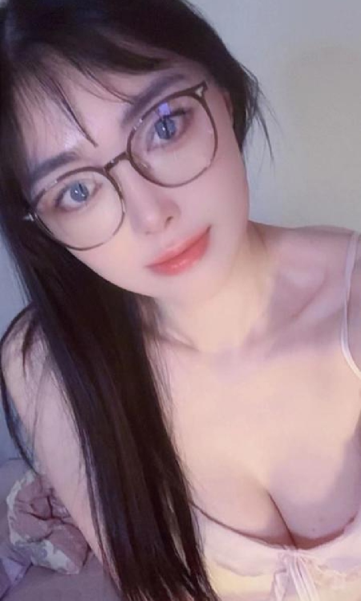 南山魅惑眼镜尤物桃妹妹