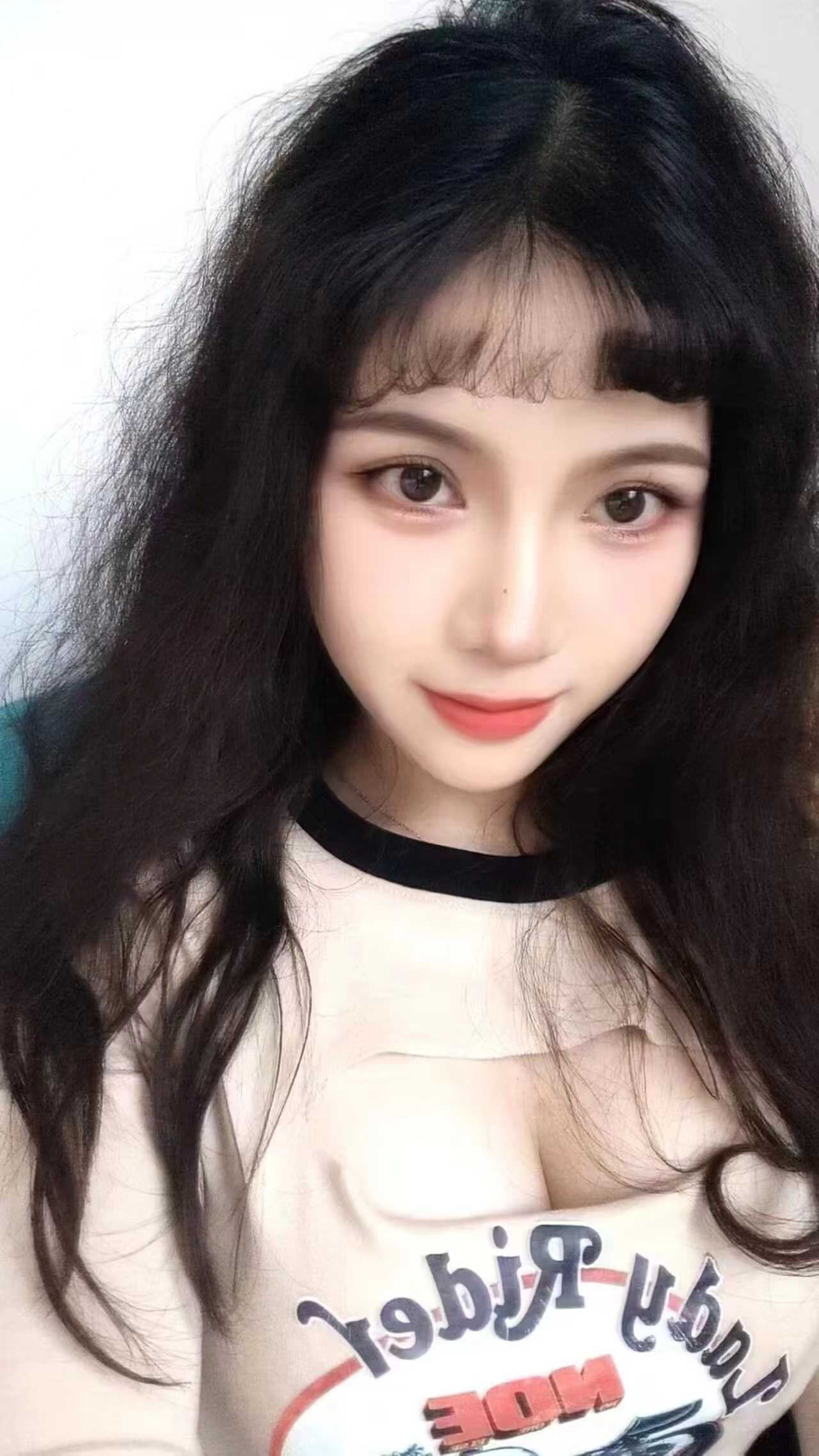 未央大胸制服嫩妹小美