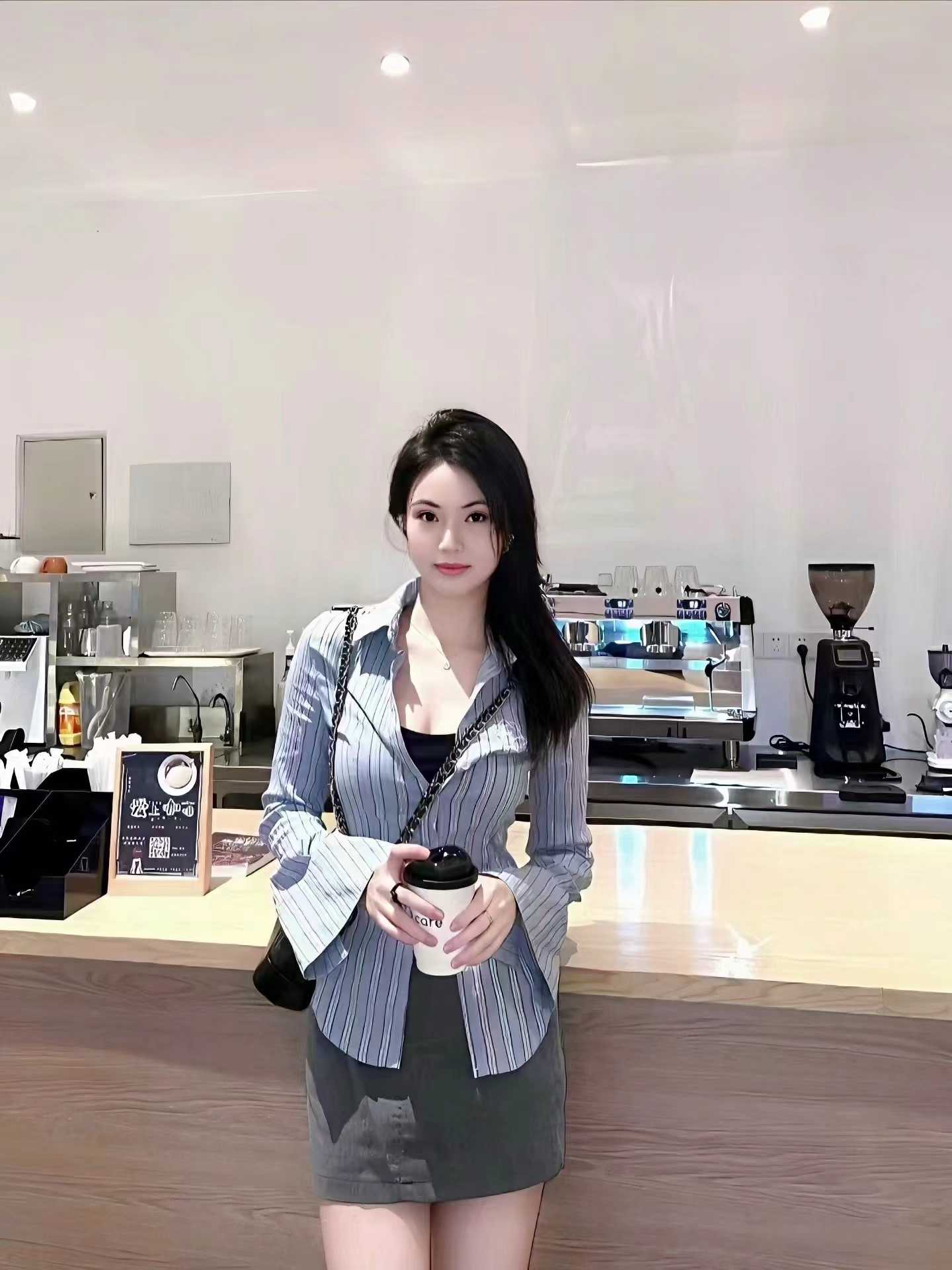 细腰美臀新人妹子