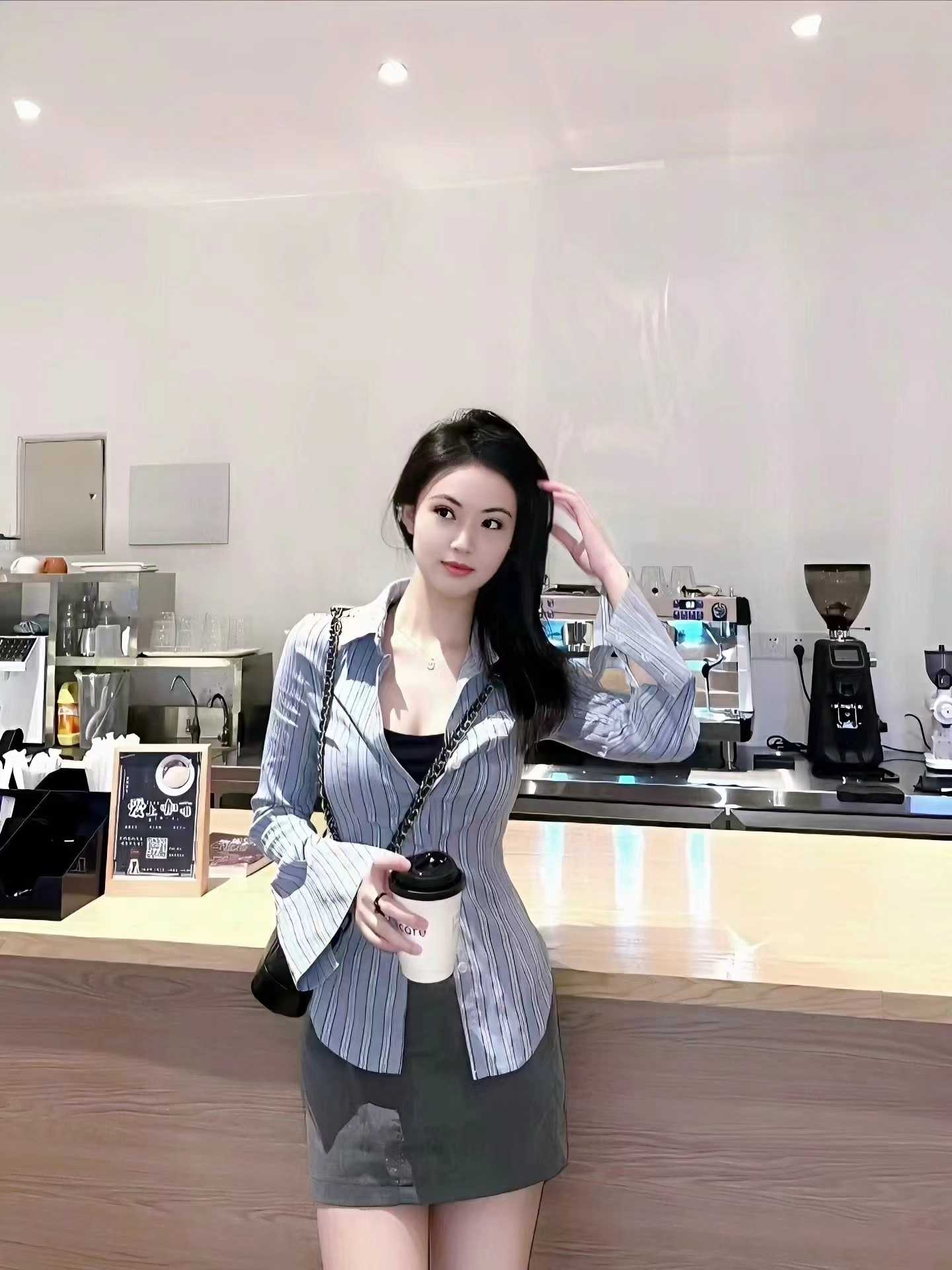 细腰美臀新人妹子