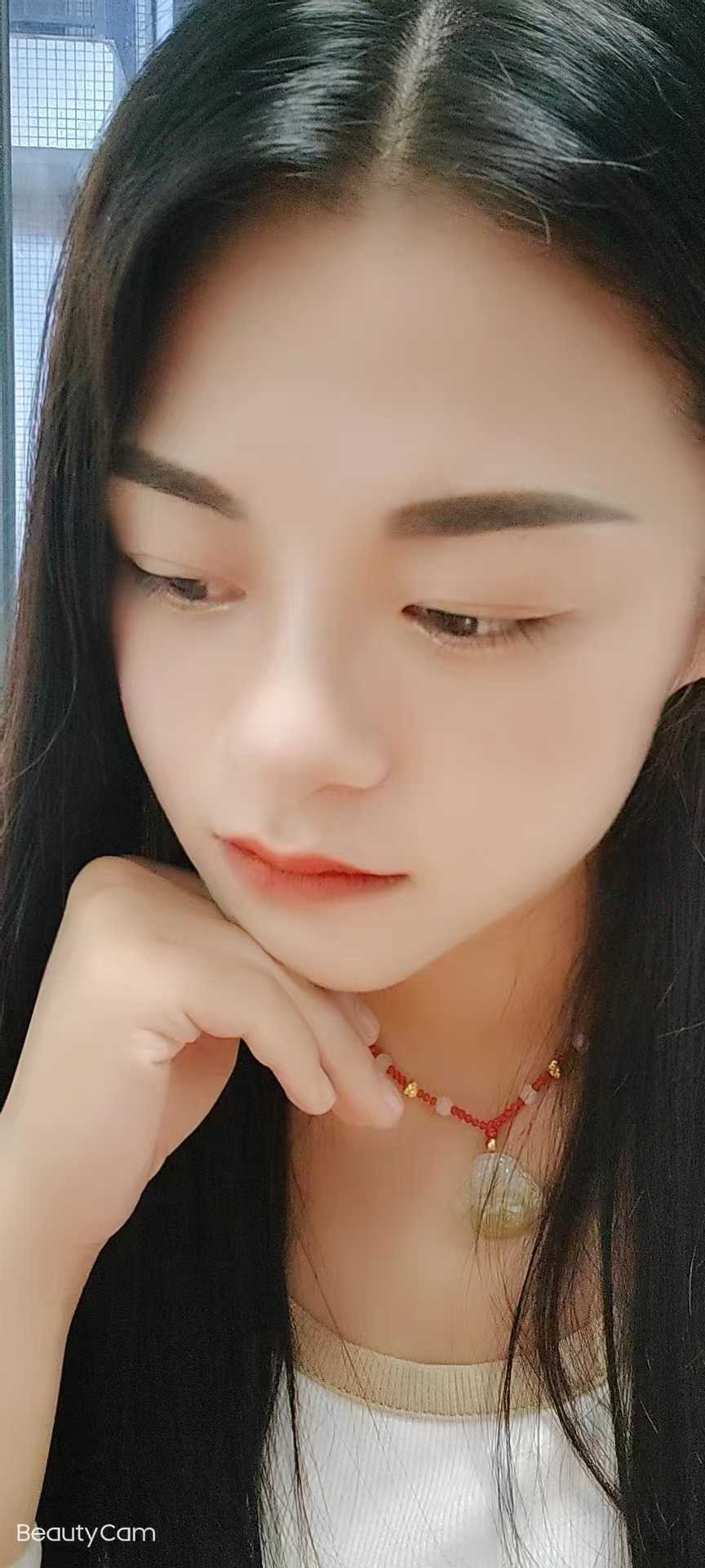 白嫩气质小姐姐馨宝