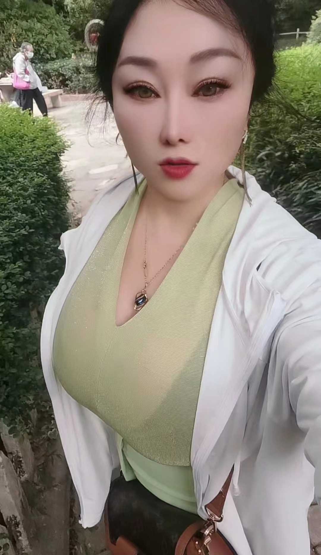 官渡区巨乳尤物诗诗