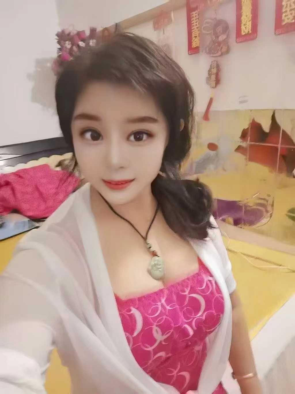 龙湖区丰润大奶少妇