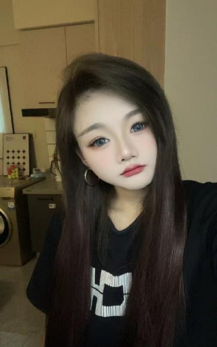 天心乖巧温柔零零后嫩妹