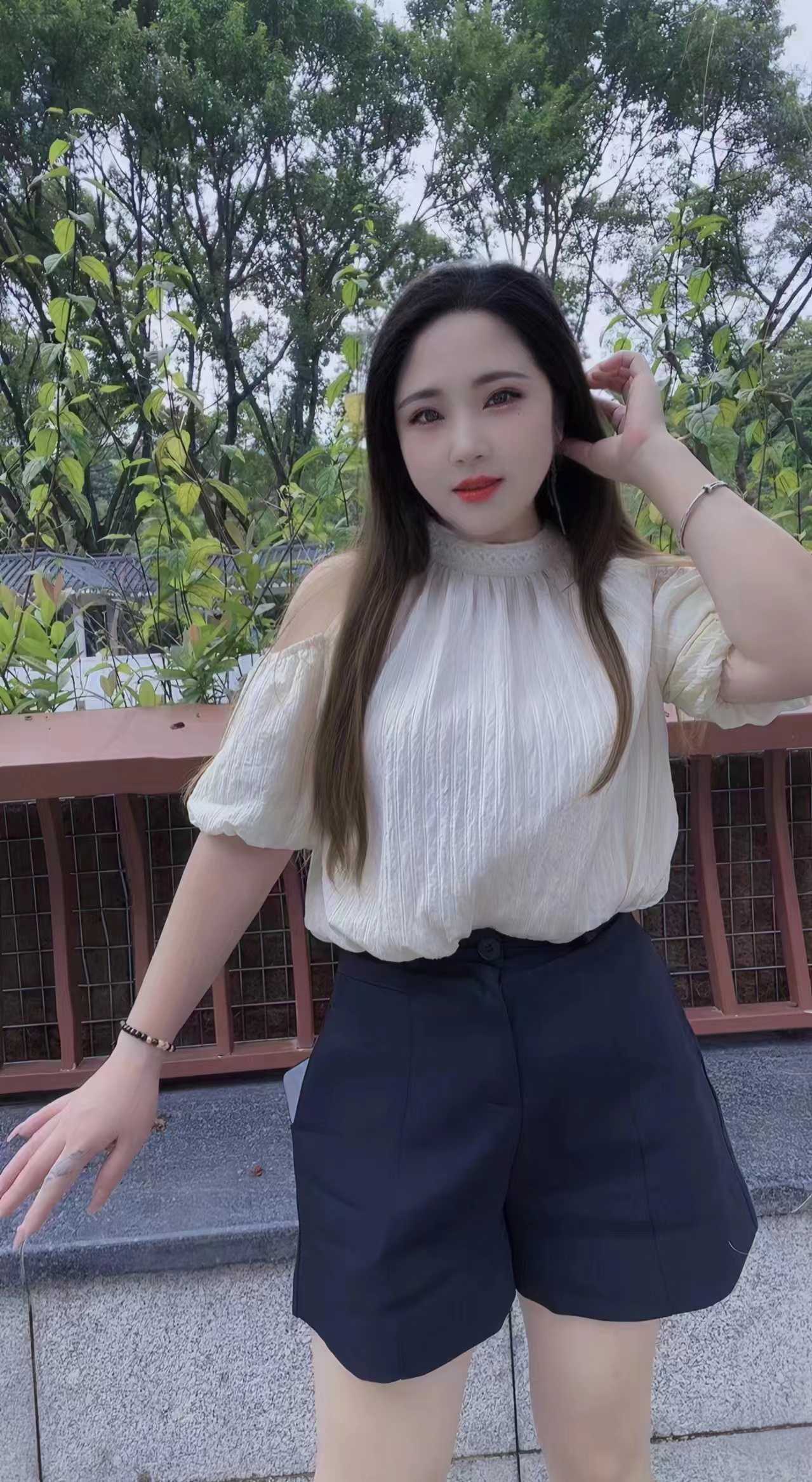 清湖白嫩圆润小玉老师