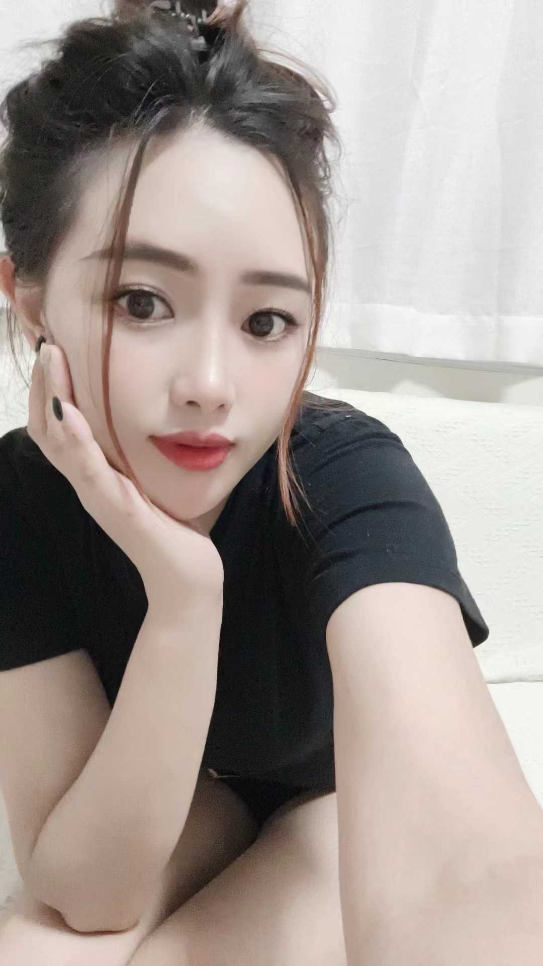 妖娆多姿兼职美女，很有情调。