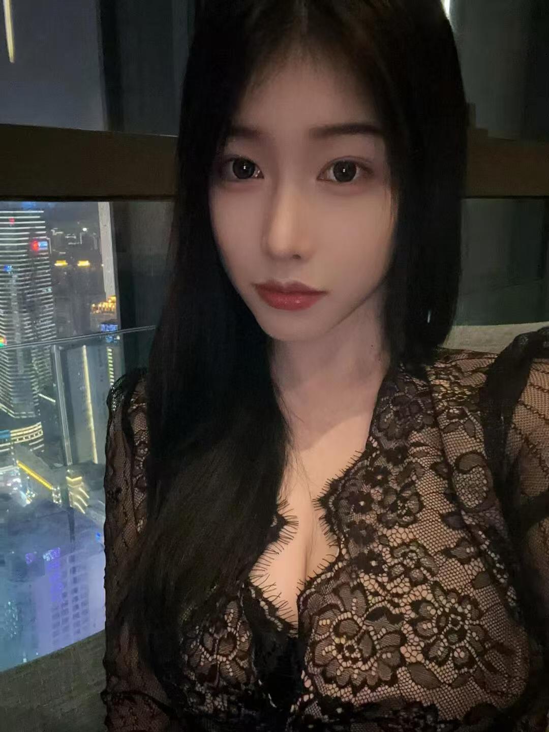 颜值很高的一个妹妹，热情体贴