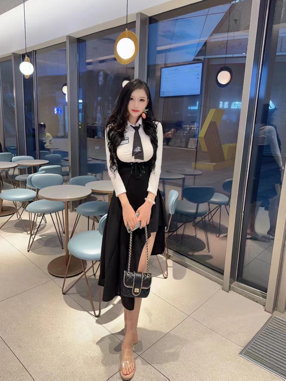 坐标南宁，高挑蜜桃臀学姐首次下水