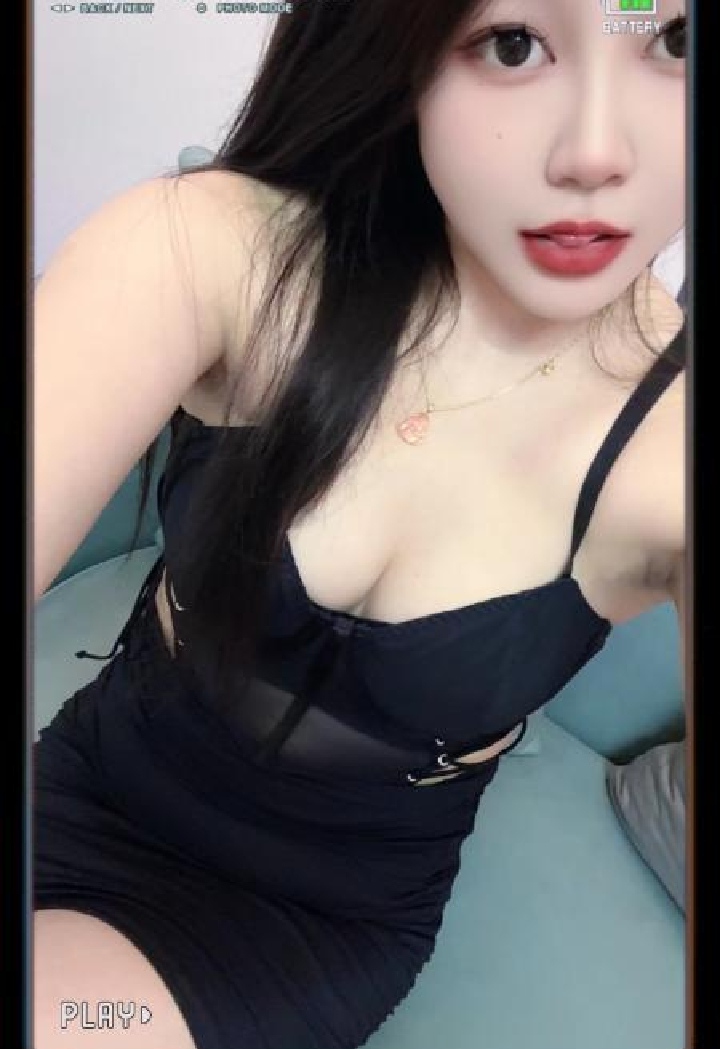 蜀山风情白皙小辣妹