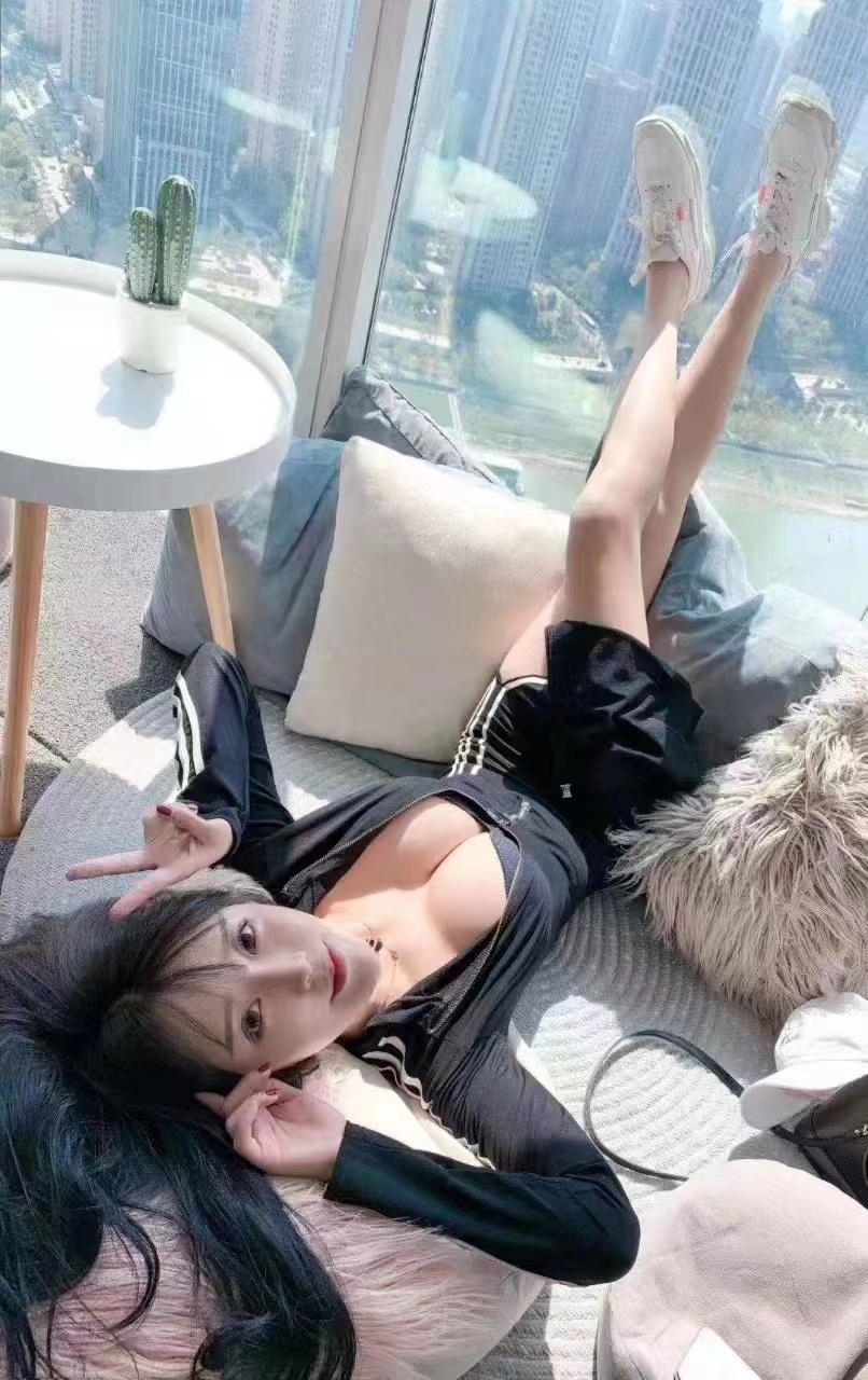 南城白嫩肉弹辣妹小雅