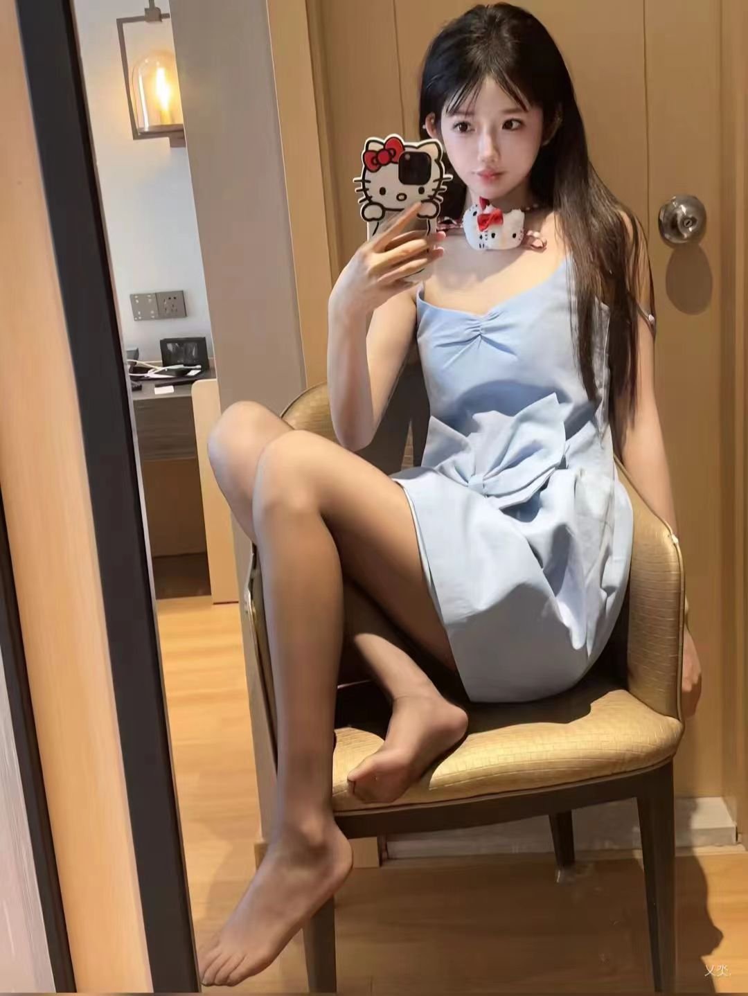 天河丝袜美腿小姐姐