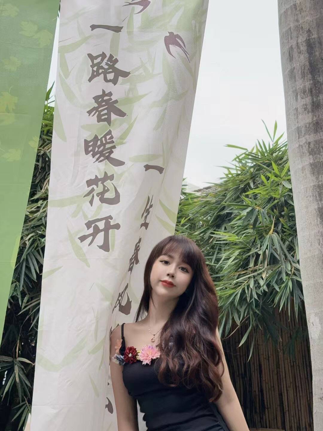 昆山市长腿小姐姐，肤白貌美