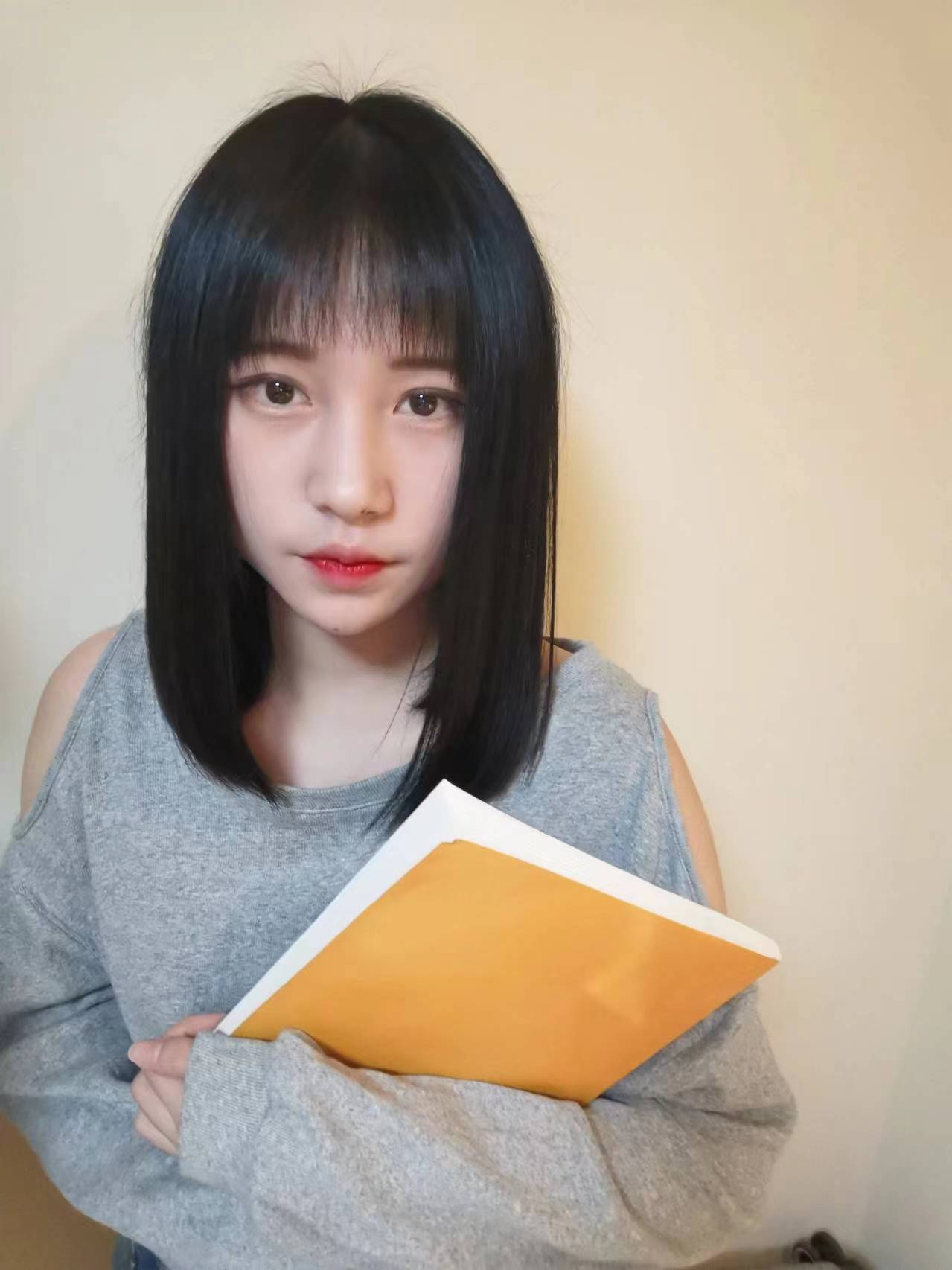 洪山区兼职学生妹，18岁