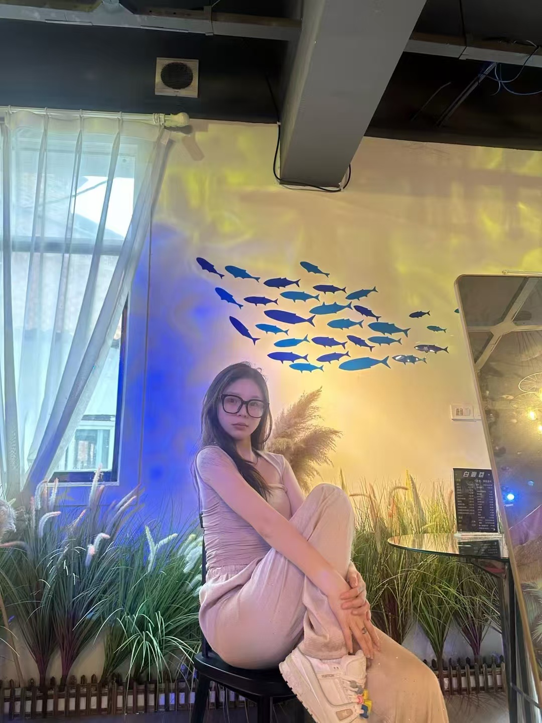 市区极品白嫩热辣甜妹