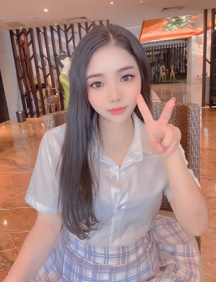 朋友推荐的一个位东莞常平的美女