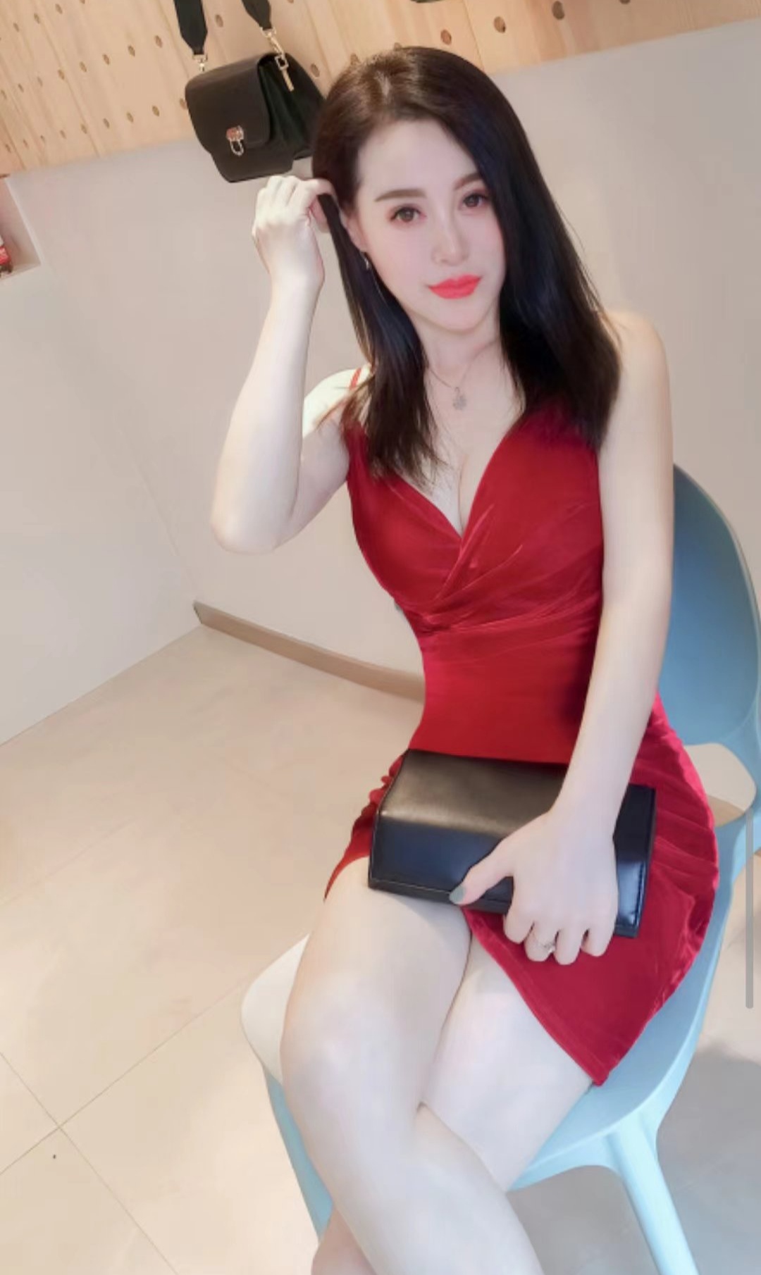 罗湖长腿制服少妇子萱