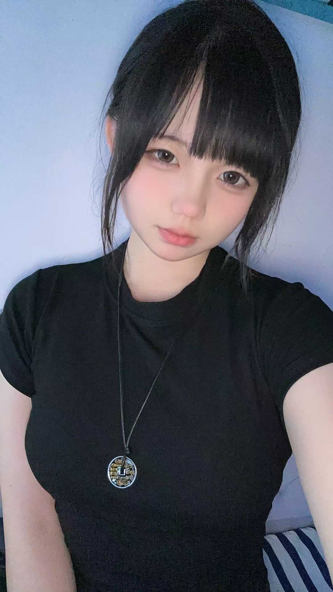 前几天约的,基本都是00后的妹妹,我约的600一次,有场所了直接去的,服务挺温柔的,kh不错