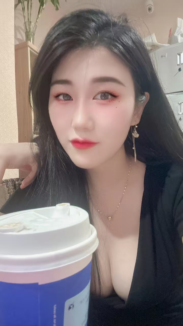 23岁师范大学毕业的兼职老师，只要你提出来的服雾都有