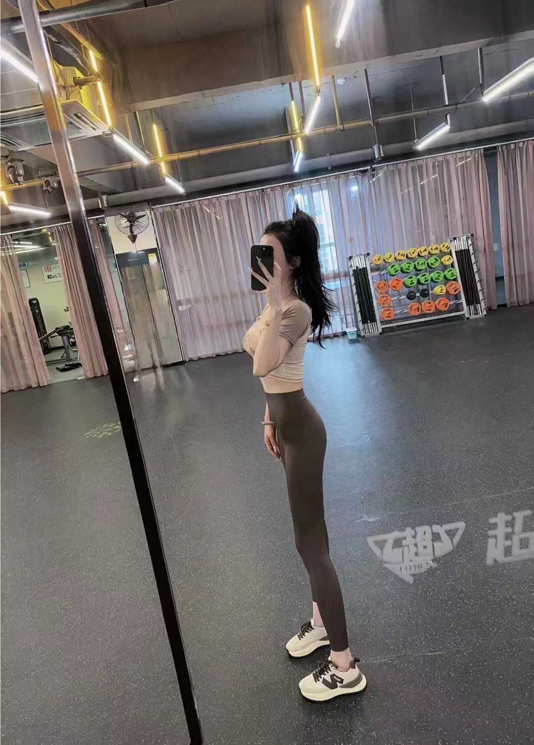 娇小可爱 爱健身，皮肤紧致