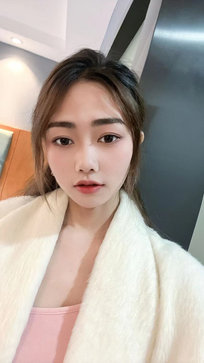 贤妻的感觉，笑起来暖暖的