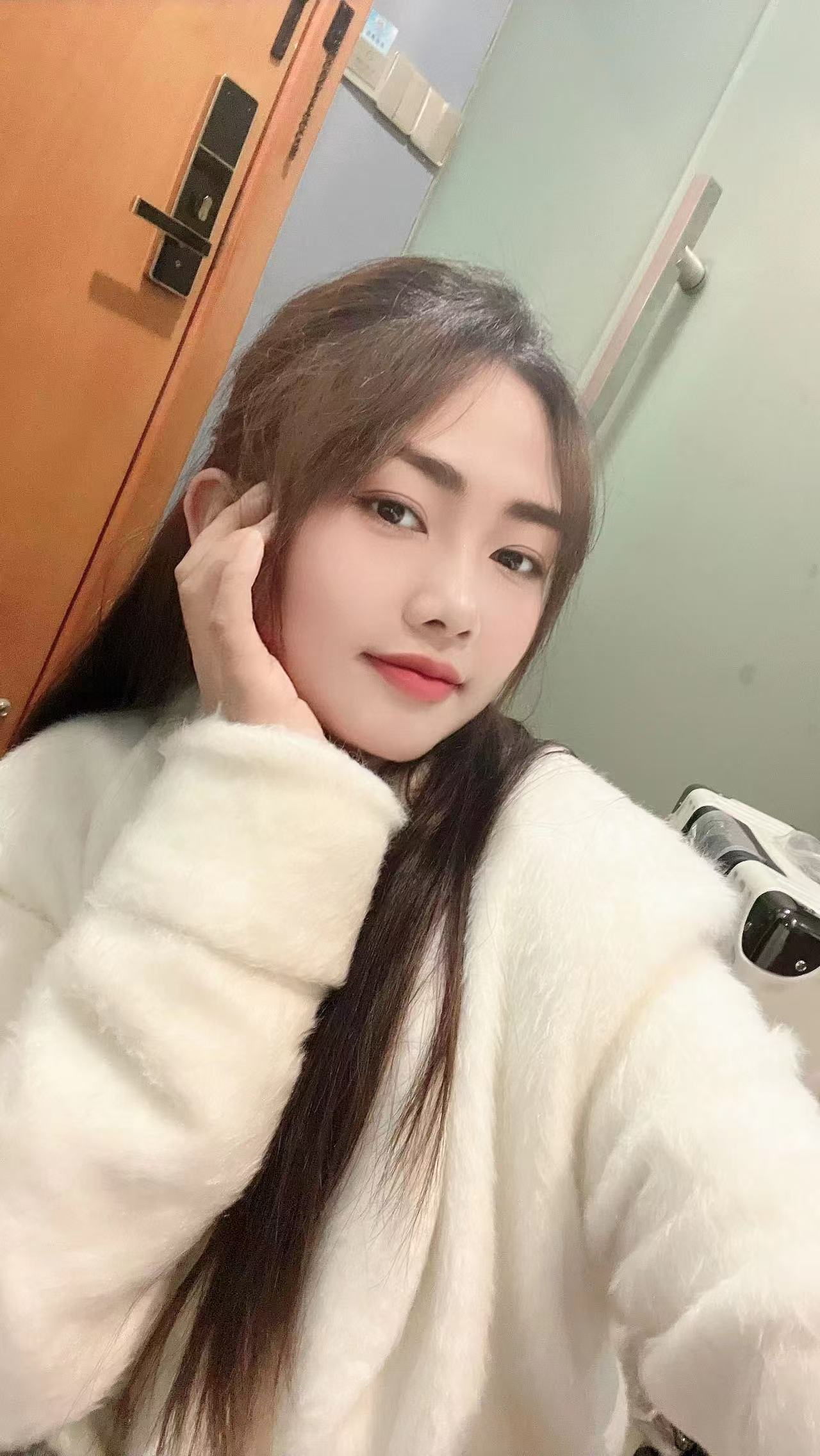 贤妻的感觉，笑起来暖暖的